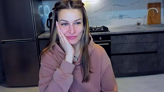 Snapshot of AlexiaDarren chatting on 02.24.25 AlexiaDarren online show from 02.24.25