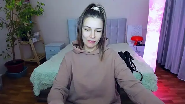 Snapshot of AlexiaDarren chatting on 03.11.25 AlexiaDarren online show from 03.11.25