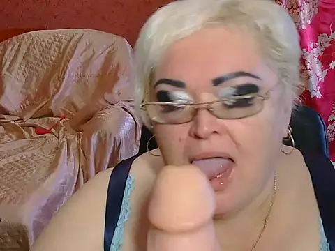 Snapshot of Iren4555 chatting on 02.14.25 Iren4555 online show from 02.14.25