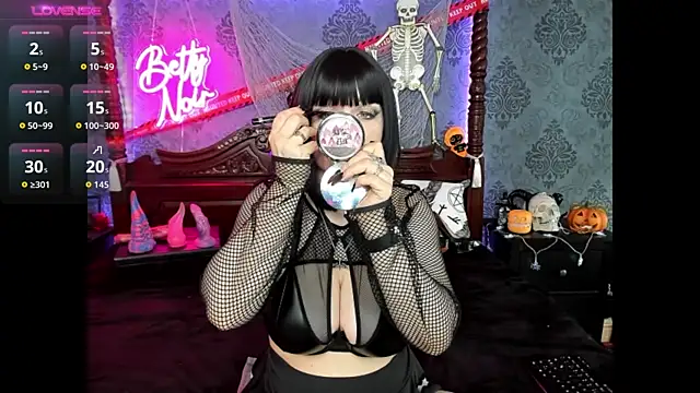 BettyNoir online show from 10.30.25