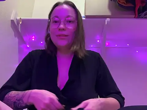 Snapshot of _minikui_ chatting on 10.17.25  minikui  online show from 10.17.25