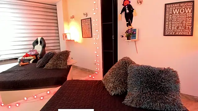 Snapshot of GABY_DAVIS chatting on 10.25.25 GABY DAVIS online show from 10.25.25