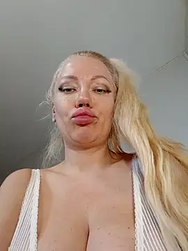Snapshot of SofiaJoy chatting on 07.13.26 SofiaJoy online show from 07.13.26