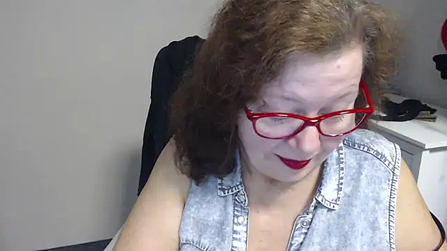 Adelewildx online show from 02.19.25