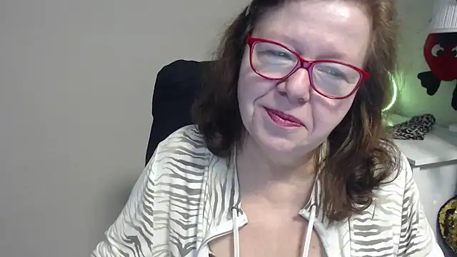 Adelewildx online show from 03.18.25