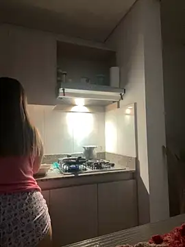 roxie gates  online show from 02.02.25