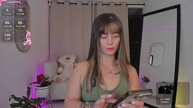 roxie gates  online show from 10.21.25