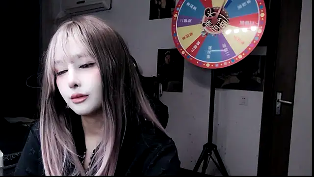 Snapshot of candy_cola chatting on 02.14.25 candy cola online show from 02.14.25