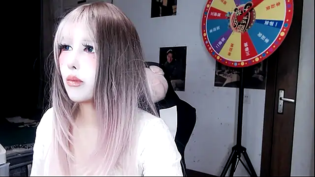 Snapshot of candy_cola chatting on 02.16.25 candy cola online show from 02.16.25