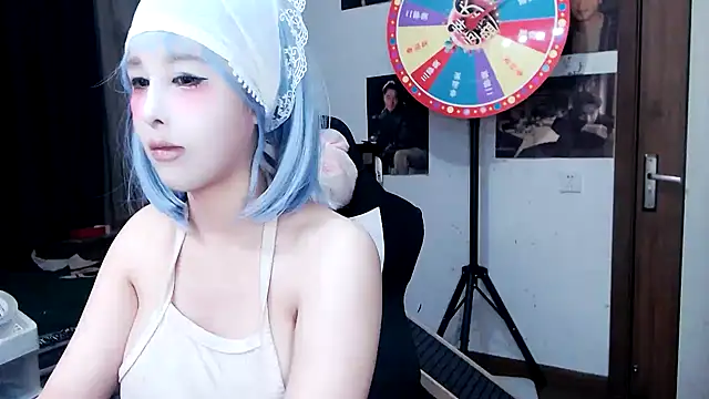 Snapshot of candy_cola chatting on 02.23.25 candy cola online show from 02.23.25