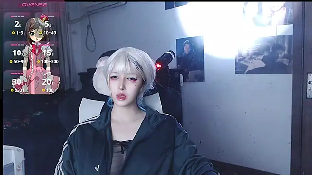 Snapshot of candy_cola chatting on 09.27.25 candy cola online show from 09.27.25