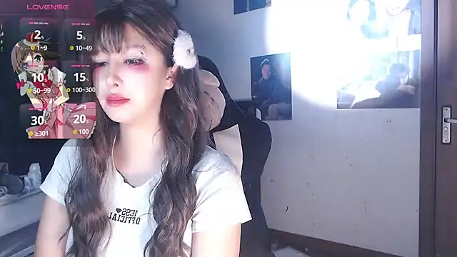 Snapshot of candy_cola chatting on 10.17.25 candy cola online show from 10.17.25