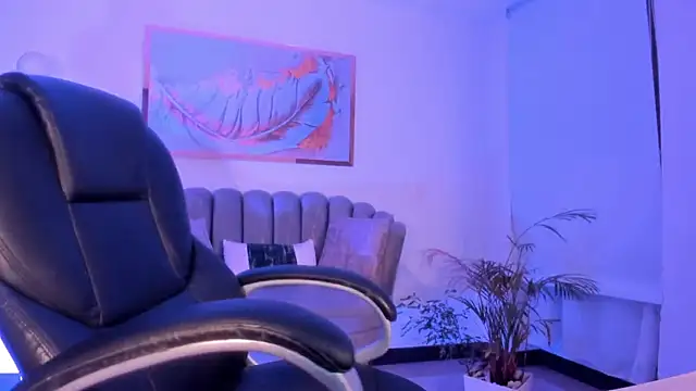 Snapshot of ZoePresleyX chatting on 10.08.25 ZoePresleyX online show from 10.08.25