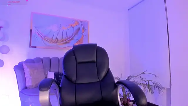 Snapshot of ZoePresleyX chatting on 10.27.25 ZoePresleyX online show from 10.27.25