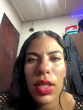 Snapshot of roman_and_jessie chatting on 10.04.25 roman and jessie online show from 10.04.25