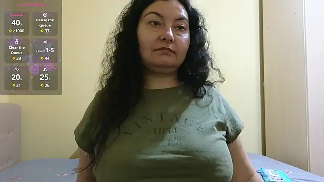 Snapshot of BBW_MILF_4U chatting on 01.27.25 BBW MILF 4U online show from 01.27.25