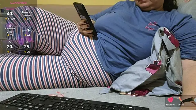 Snapshot of BBW_MILF_4U chatting on 01.31.25 BBW MILF 4U online show from 01.31.25