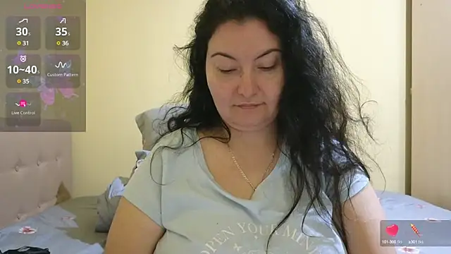 Snapshot of BBW_MILF_4U chatting on 02.02.25 BBW MILF 4U online show from 02.02.25
