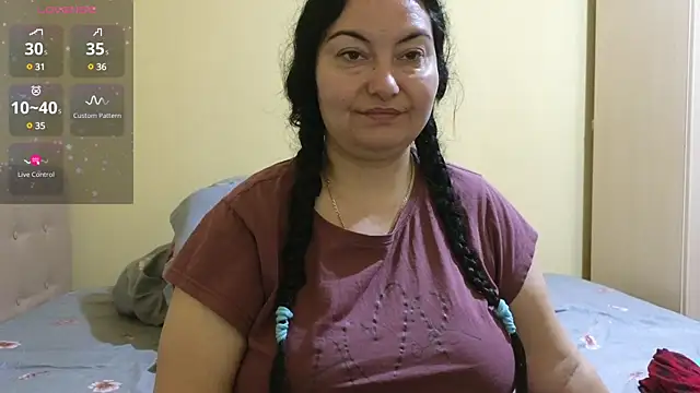 Snapshot of BBW_MILF_4U chatting on 02.05.25 BBW MILF 4U online show from 02.05.25
