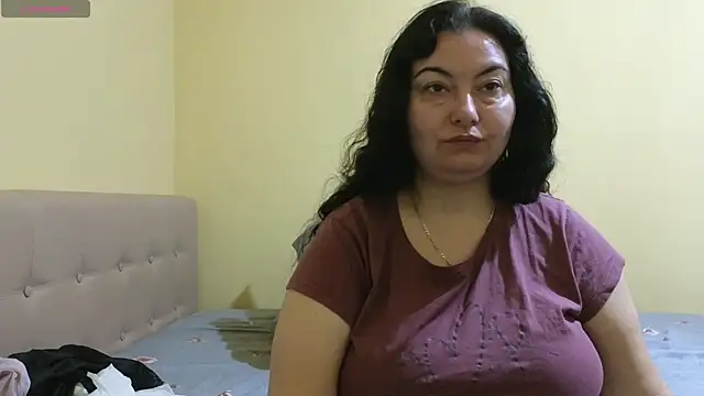 Snapshot of BBW_MILF_4U chatting on 02.06.25 BBW MILF 4U online show from 02.06.25
