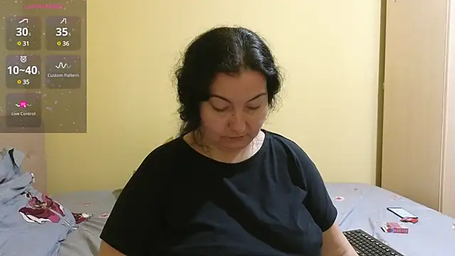 Snapshot of BBW_MILF_4U chatting on 02.11.25 BBW MILF 4U online show from 02.11.25