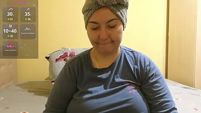 Snapshot of BBW_MILF_4U chatting on 02.16.25 BBW MILF 4U online show from 02.16.25