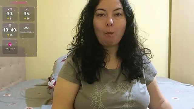 Snapshot of BBW_MILF_4U chatting on 02.25.25 BBW MILF 4U online show from 02.25.25