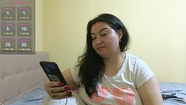 Snapshot of BBW_MILF_4U chatting on 03.01.25 BBW MILF 4U online show from 03.01.25