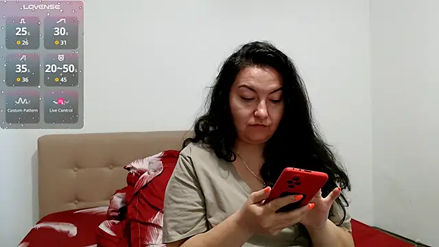 Snapshot of BBW_MILF_4U chatting on 09.15.25 BBW MILF 4U online show from 09.15.25