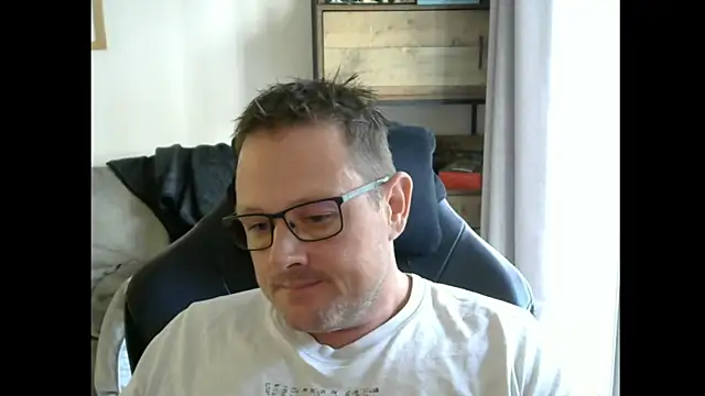 Snapshot of ZebedeePirate chatting on 09.29.25 ZebedeePirate online show from 09.29.25