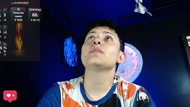 Snapshot of girl_intense444 chatting on 09.17.25 girl intense444 online show from 09.17.25