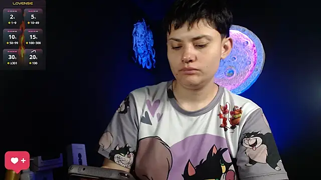 Snapshot of girl_intense444 chatting on 09.28.25 girl intense444 online show from 09.28.25