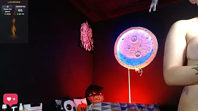 Snapshot of girl_intense444 chatting on 10.06.25 girl intense444 online show from 10.06.25