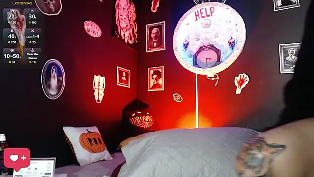 Snapshot of girl_intense444 chatting on 10.15.25 girl intense444 online show from 10.15.25