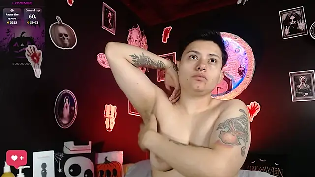 Snapshot of girl_intense444 chatting on 10.22.25 girl intense444 online show from 10.22.25