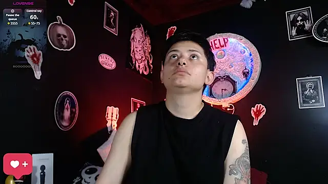 Snapshot of girl_intense444 chatting on 10.28.25 girl intense444 online show from 10.28.25