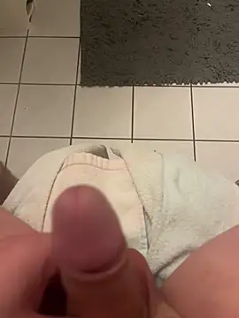 Snapshot of youngcock1984 chatting on 10.31.25 youngcock1984 online show from 10.31.25