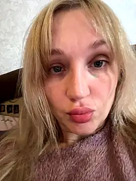 Snapshot of ModelEva chatting on 10.01.25 ModelEva online show from 10.01.25