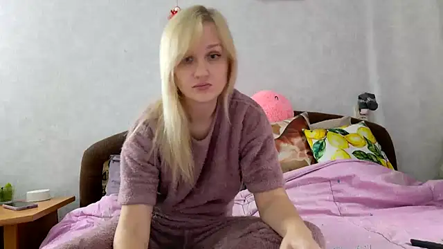 Snapshot of ModelEva chatting on 10.09.25 ModelEva online show from 10.09.25