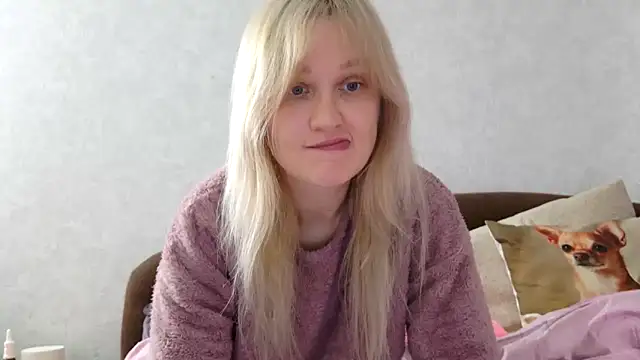 Snapshot of ModelEva chatting on 10.11.25 ModelEva online show from 10.11.25