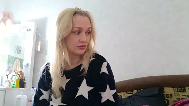 Snapshot of ModelEva chatting on 10.18.25 ModelEva online show from 10.18.25