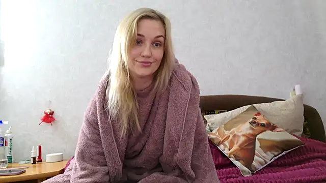 Snapshot of ModelEva chatting on 10.24.25 ModelEva online show from 10.24.25