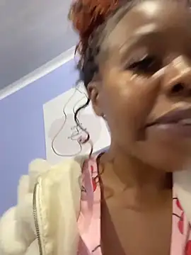 Snapshot of cherryontopy chatting on 11.05.25 cherryontopy online show from 11.05.25