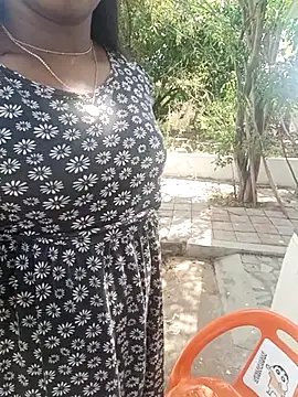 Dhiyapink online show from 02.05.26