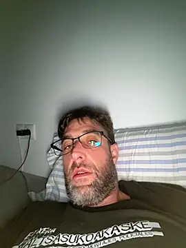 Snapshot of arttalan chatting on 10.25.25 arttalan online show from 10.25.25