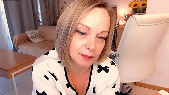 Tilly Eliot online show from 03.15.26