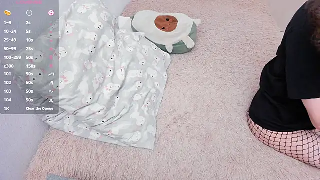 Snapshot of loliwoods chatting on 10.30.25 loliwoods online show from 10.30.25