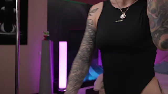 GirlGogo online show from 12.19.24