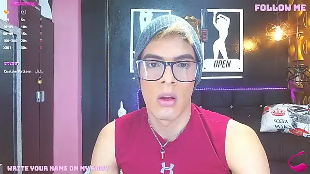Snapshot of angel_sexyevil chatting on 12.11.24 angel sexyevil online show from 12.11.24