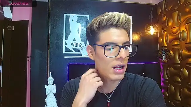 Snapshot of angel_sexyevil chatting on 12.14.24 angel sexyevil online show from 12.14.24